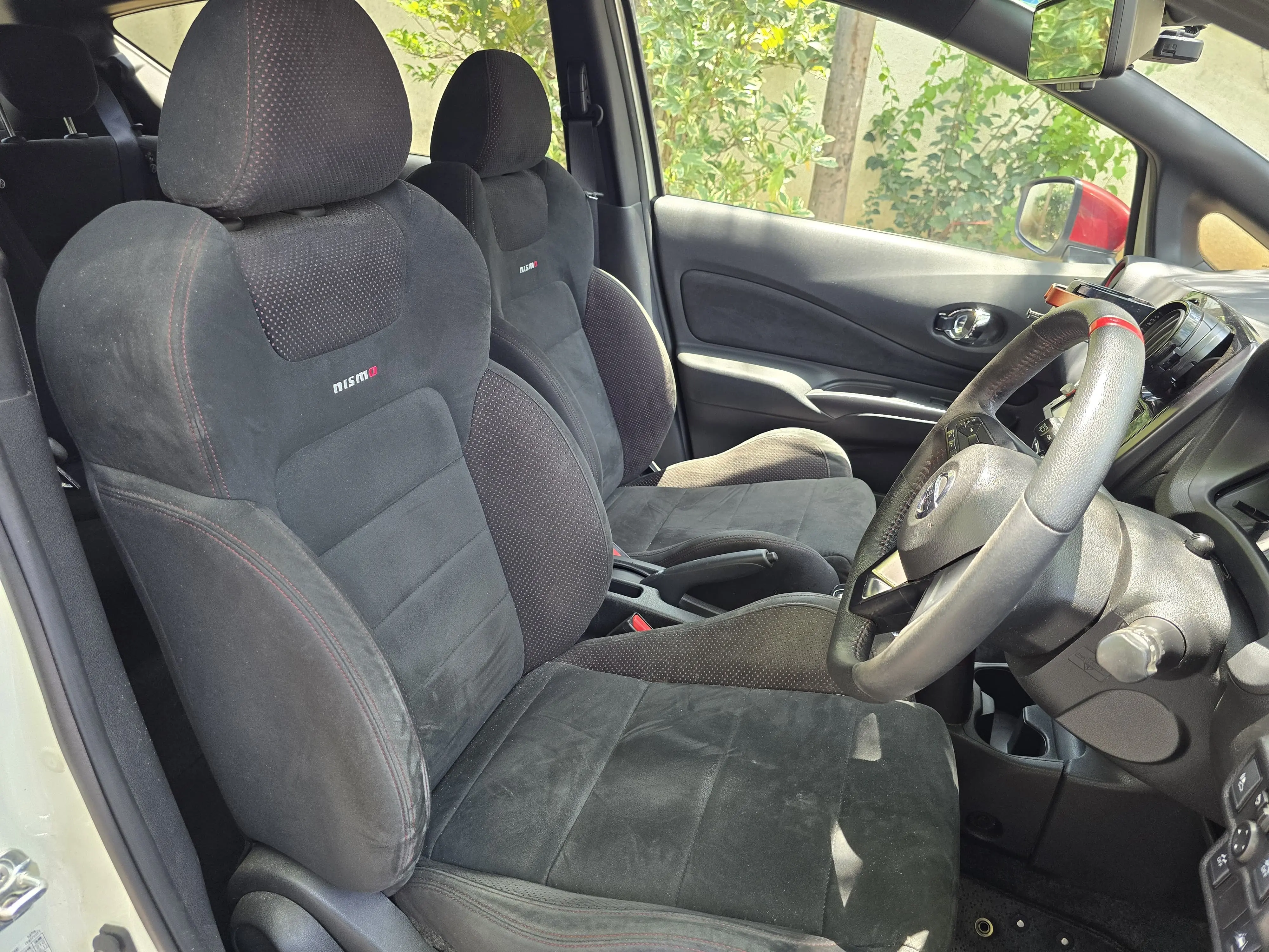 Nissan Note Nismo front interior